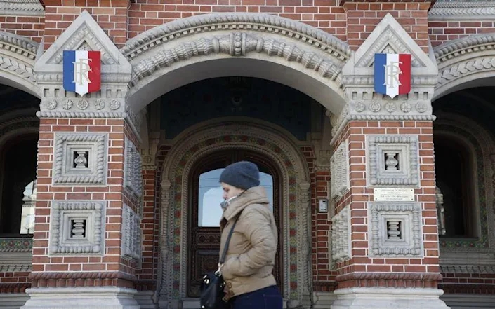 Bộ Ngoại giao Nga đã trục xuất tổng cộng 85 nhân viên ngoại giao từ Pháp, Tây Ban Nha và Ý.