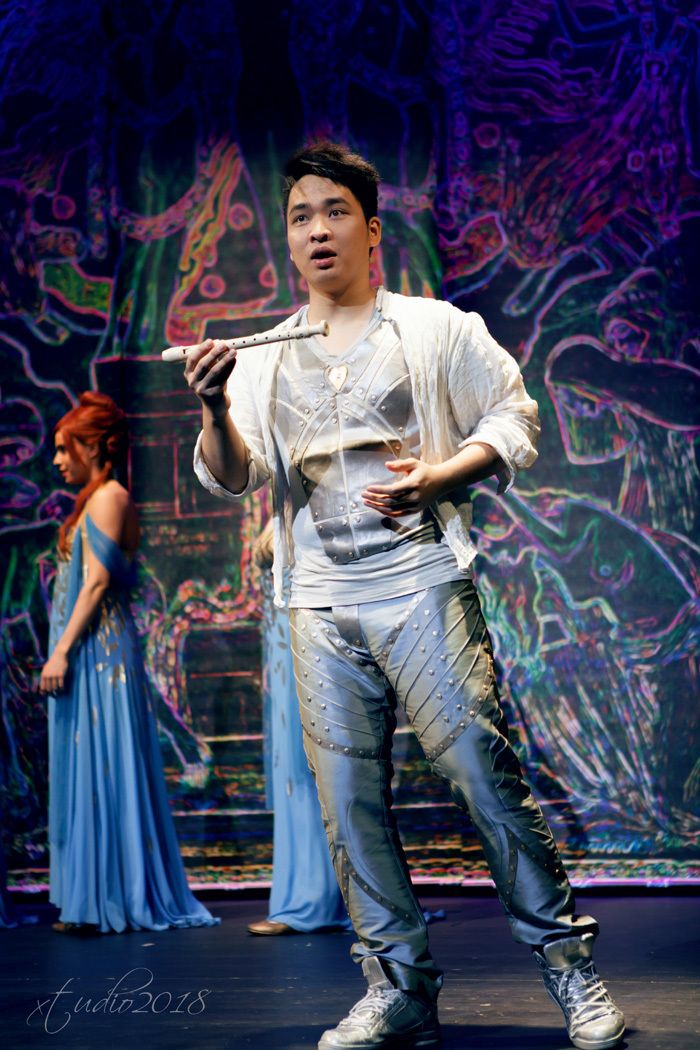  Ninh Đức Hoàng Long hiện là ca sĩ opera của Nhà hát Opera quốc gia Hungary. 