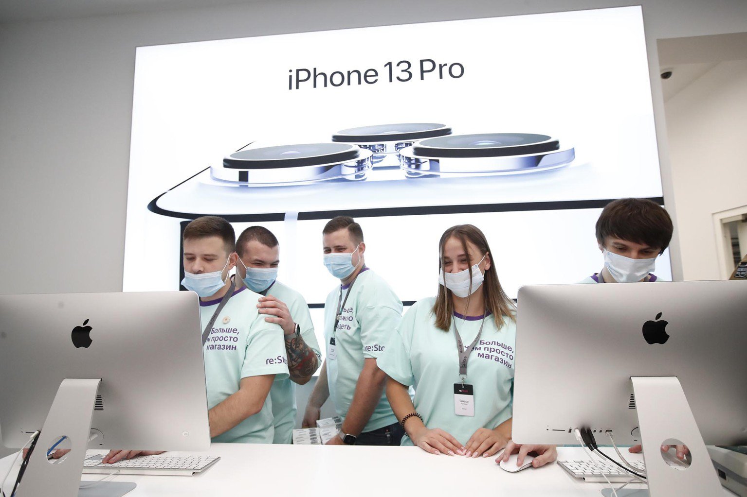 Giá iPhone 13 tại Nga đã tăng từ 79.990 Rup (16,3 triệu đồng) lên 104.000 Rup (21,2 triệu đồng). Ảnh: Yandex.