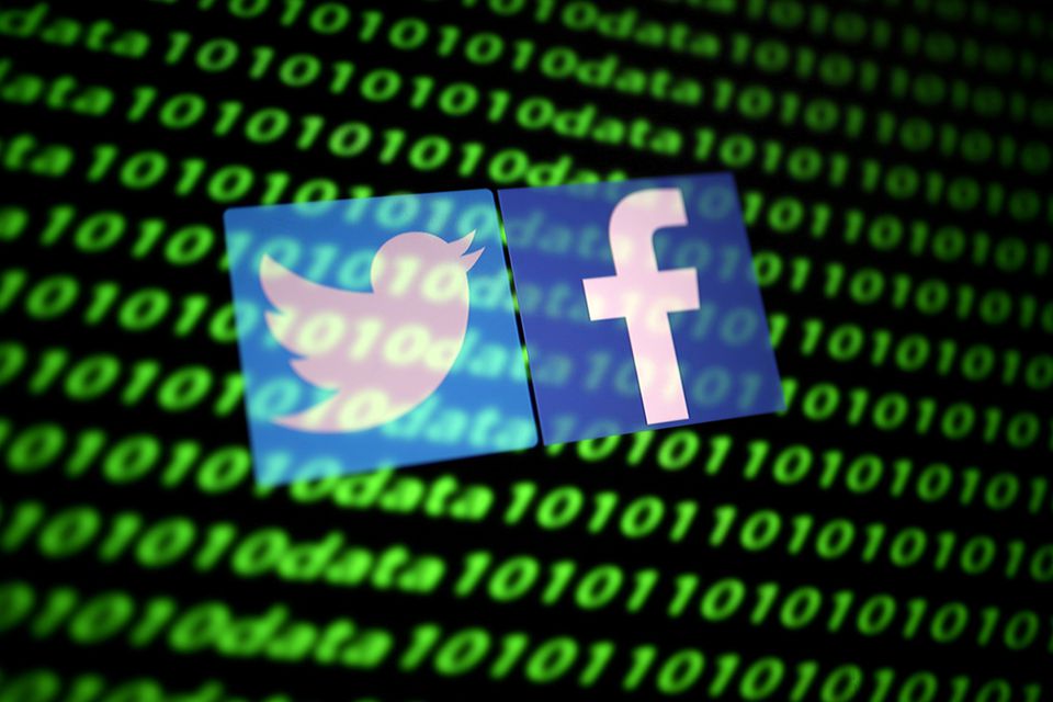 Facebook và Twitter khó truy cập tại Nga. Ảnh: Reuters