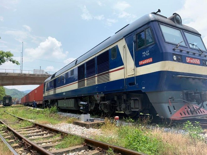 Tàu container liên vận xuất hàng hóa từ ga Yên Viên- Hà Nội đi châu Âu