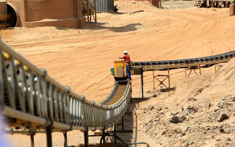 Có thông tin rằng khoảng 30 tấn vàng được chuyển đến Nga mỗi năm từ Sudan.