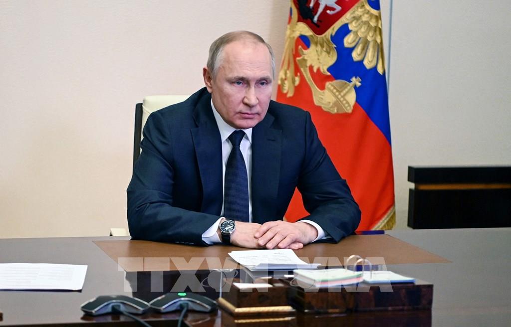 Tổng thống Nga Vladimir Putin chủ trì cuộc họp Hội đồng an ninh Nga tại Moskva. Ảnh: AFP/TTXVN