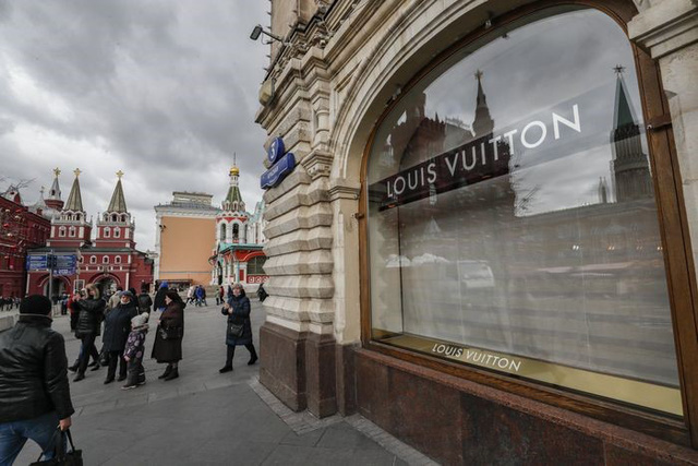 Một cửa hàng Louis Vuitton ở Moscow đóng cửa vào ngày 7/3