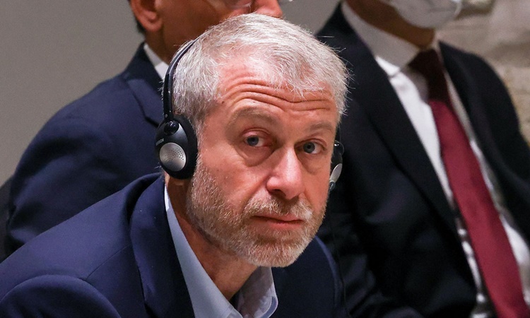 Tỷ phú Roman Abramovich có mặt trong cuộc đàm phán giữa phái đoàn Nga và Ukraine ở Istanbul, Thổ Nhĩ Kỳ, hôm 29/3. Ảnh: TASS.