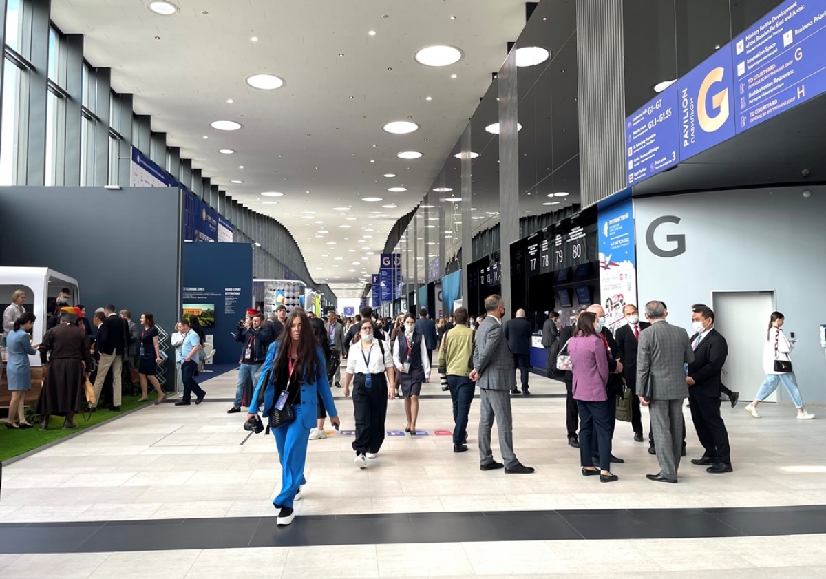 Rất đông người đến diễn đàn kinh tế quốc tế St.Petersburg trong ngày làm việc đầu tiên.