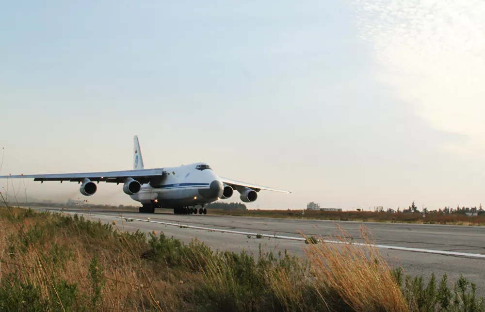 Máy bay An-124 