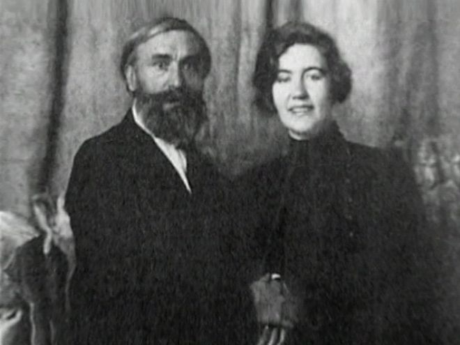 Nhà điêu khắc nổi tiếng người Nga Sergei Konenkov cùng vợ là Margarita Konenkova. ẢNH TƯ LIỆU