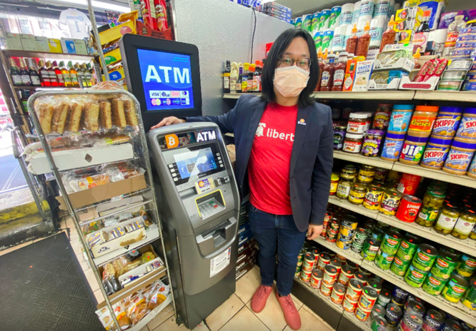 ATM Bitcoin xuất hiện nhiều nơi tại Mỹ, từ siêu thị, nhà hàng đến cây xăng. Ảnh: Reuters.