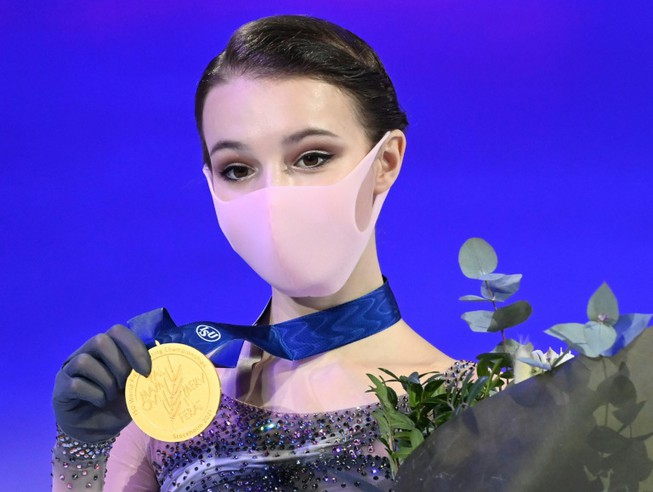 Nữ VĐV Anna Shcherbakova vô địch giúp Nga lên ngôi toàn đoàn và giành Pole tại Olympic mùa đông 2022 tại Bắc Kinh.