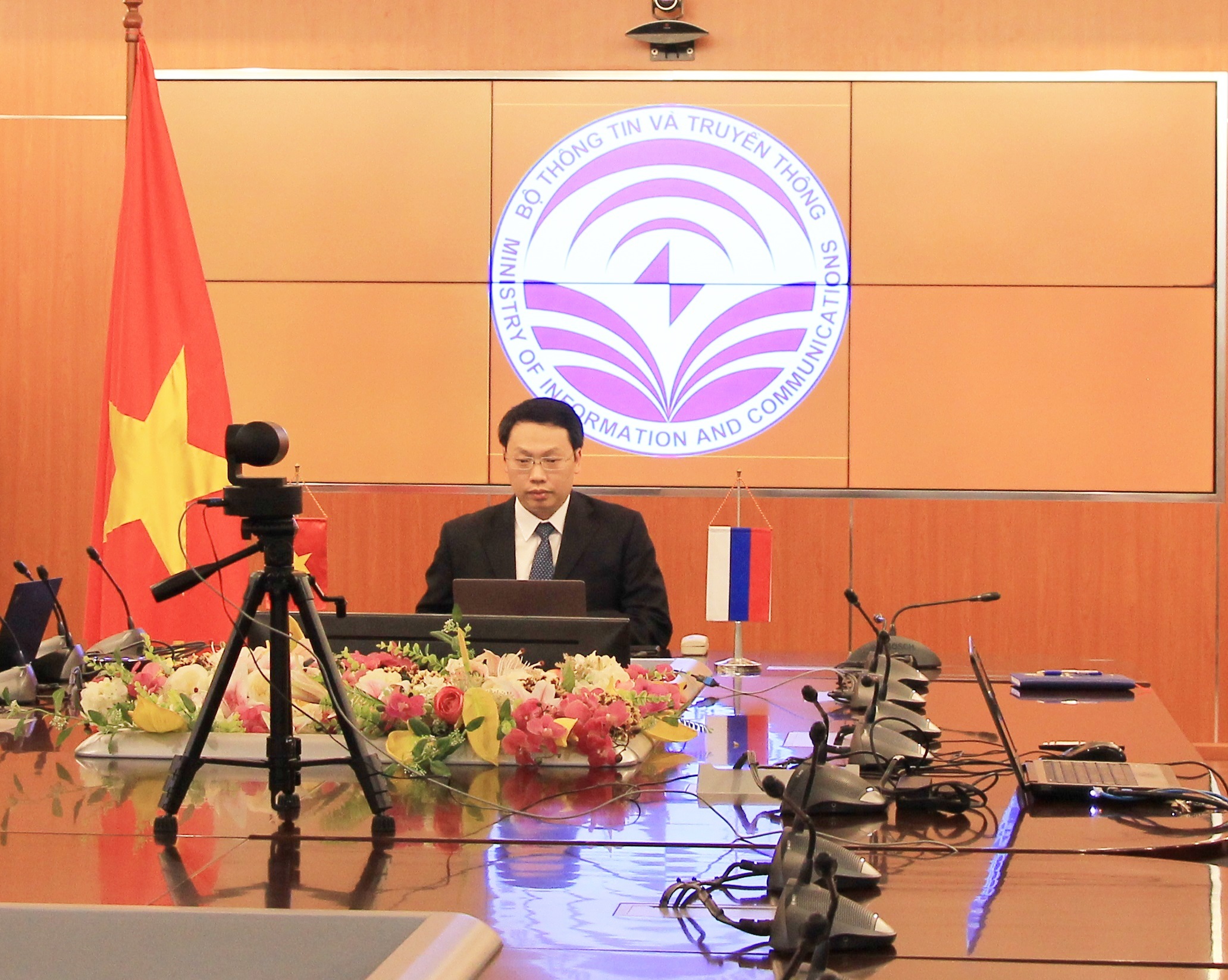 Thứ trưởng Nguyễn Huy Dũng phát biểu trực tuyến tại Diễn đàn hợp tác ICT Việt Nam - Liên bang Nga chiều ngày 30/03