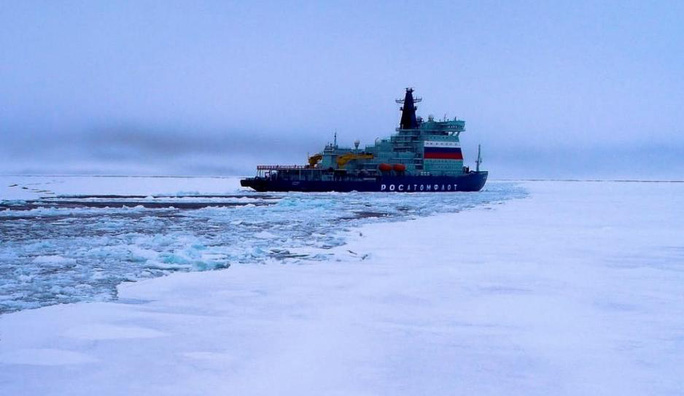 Tàu phá băng Arktika mạnh nhất của Nga đi qua biển băng ở Bắc Cực. Ảnh: Baltic Shipyard