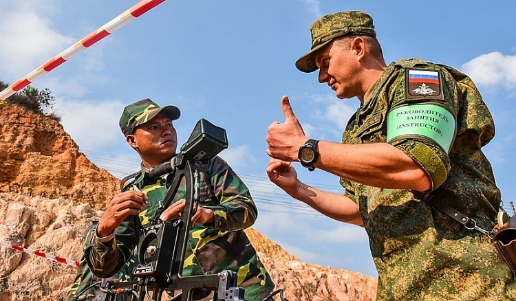 Quân đội Nga và Lào trong một chương trình hợp tác