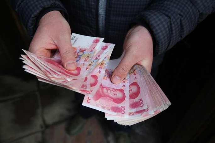 Nhân viên tại chi nhánh một ngân hàng Trung Quốc ở Moscow. Ảnh: Bloomberg
