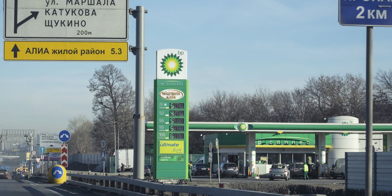 Một trạm xăng của BP tại Moskva tháng này. Ảnh: Wall Street Journal
