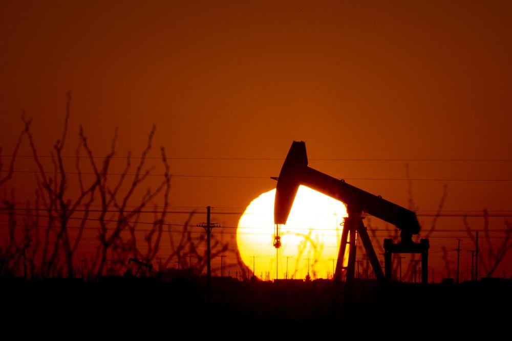 Khai thác dầu ở Texas, Mỹ ngày 7/3/2022. Ảnh: AP 