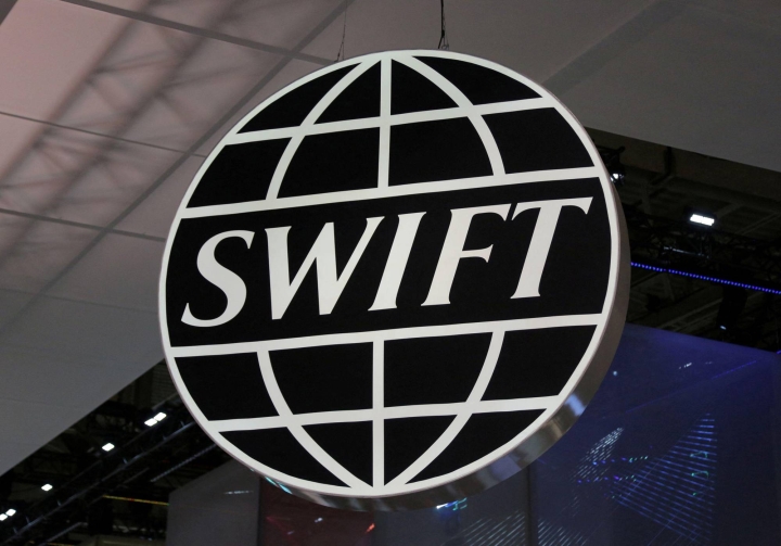 Nhiều ngân hàng Nga đã bị hạn chế khỏi Hệ thống thanh toán quốc tế SWIFT. (Ảnh: Reuters)