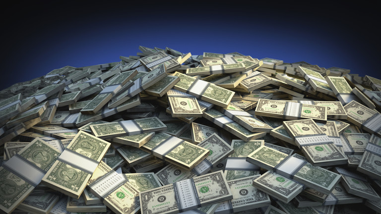 Việc không thể tiếp cận nguồn cung USD từ Mỹ có thể ảnh hưởng nghiêm trọng tới thương mại Nga (ảnh: RT)