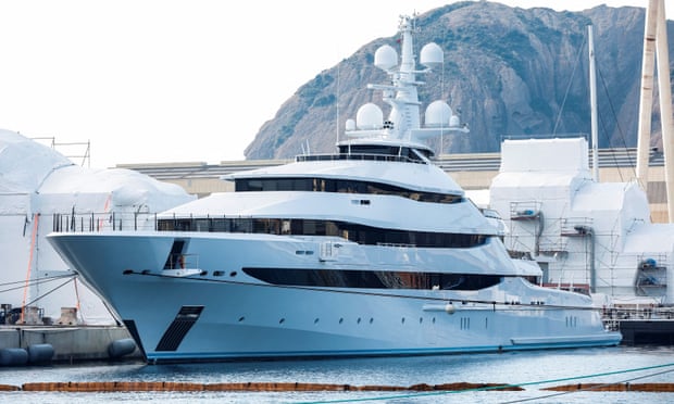 Siêu du thuyền Amore Vero, được cho là của tỉ phú Igor Sechin, tại cảng La Ciotat gần Marseille. Ảnh: Reuters.