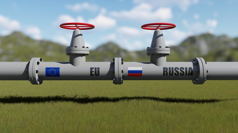 Nga sẽ gặp khó khăn khi nhập khẩu dầu và khí đốt sang châu Âu do các lệnh trừng phạt. Ảnh: RT