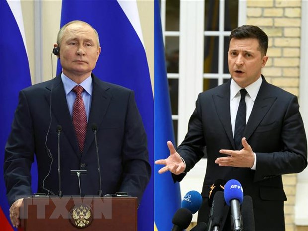 Tổng thống Nga Putin (trái) và Tổng thống Ukraine Volodymyr Zelensky (phải). (Ảnh: AFP/TTXVN)