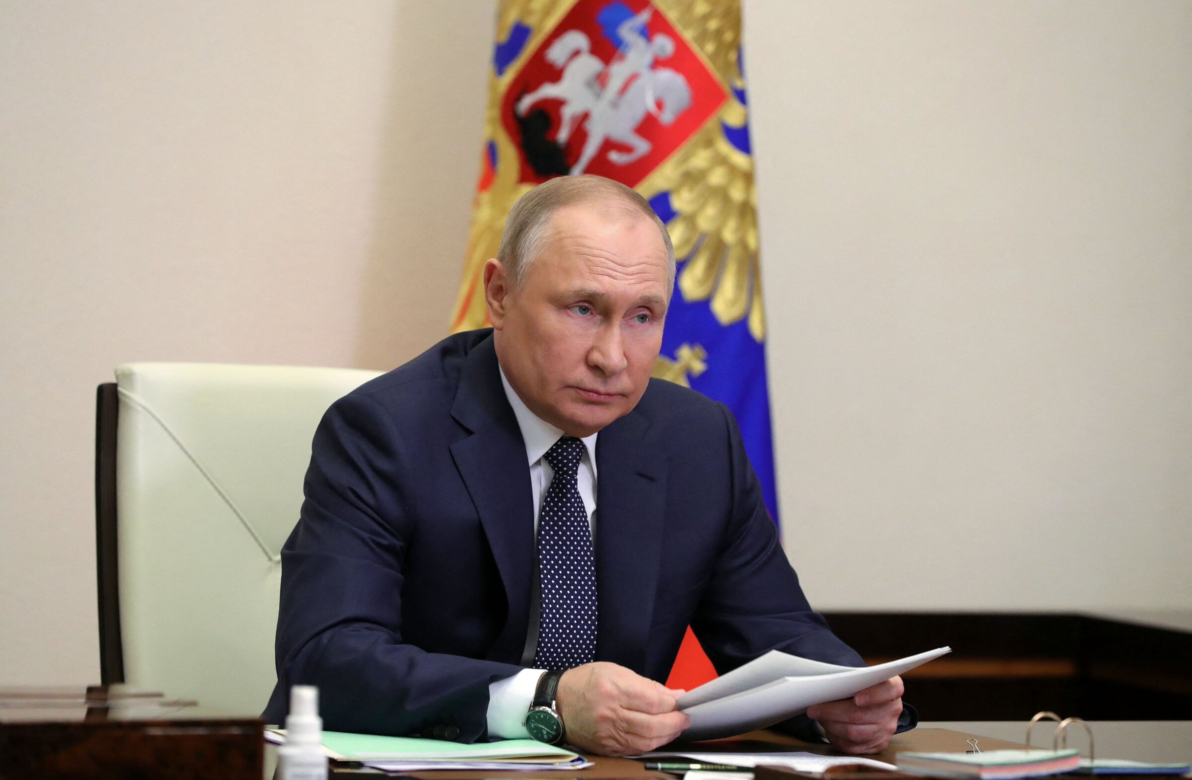 Tổng thống Nga Vladimir Putin chủ trì buổi họp chính phủ tại Moskva ngày 31/3. Ảnh: Reuters.