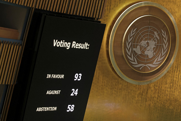 Kết quả bỏ phiếu đình chỉ tư cách thành viên Hội đồng Nhân quyền Liên Hiệp Quốc của Nga với 93 phiếu thuận, 24 phiếu chống và 58 phiếu trắng - Ảnh: REUTERS
