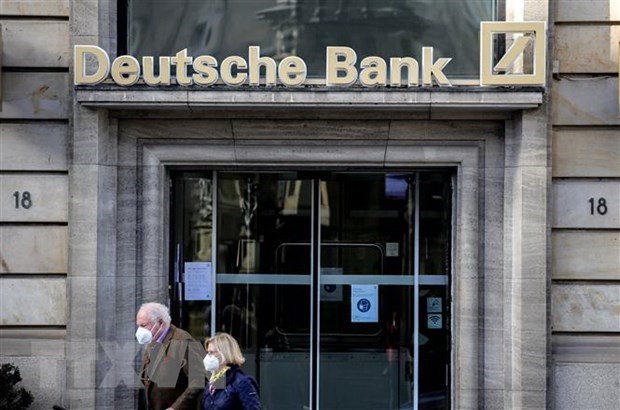 Deutsche Bank tại Frankfurt của Đức là một trong những ngân hàng có thể hưởng lợi bất ngờ. (Ảnh: AFP/TTXVN)