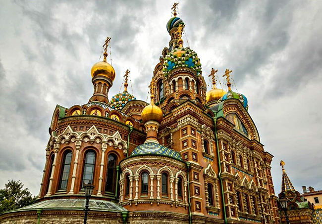 The Golden Ring là một loạt các thành phố được coi là nền tảng của sự hình thành văn hóa của Nga. Đối với những du khách đặc biệt quan tâm đến lịch sử Nga, một chuyến đi qua các thành phố tuyệt vời này là điều không thể bỏ qua.