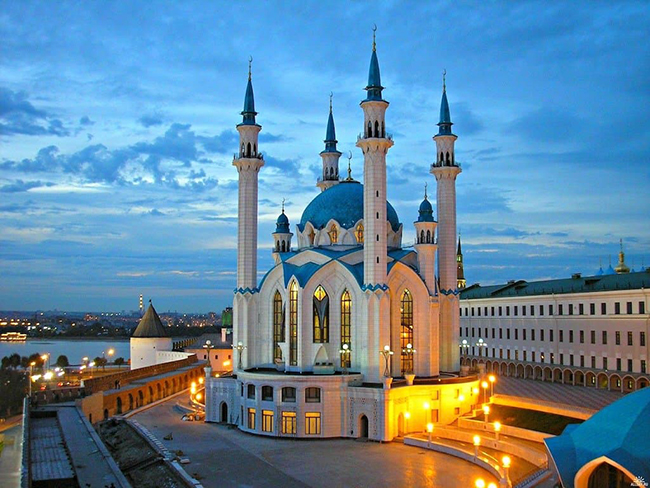 Kazan - thành phố cổ kính tráng lệ của Nga: Kazan có lẽ nổi tiếng nhất với các sự kiện thể thao và thường được gọi là “Thủ đô thể thao của Nga”. Tuy nhiên, du khách đến Kazan sẽ thấy vô số bảo tàng và những nhà thờ Hồi giáo khổng lồ tồn tại song song với những thánh đường đồ sộ, tất cả đều đẹp như nhau và được thiết kế tinh xảo.