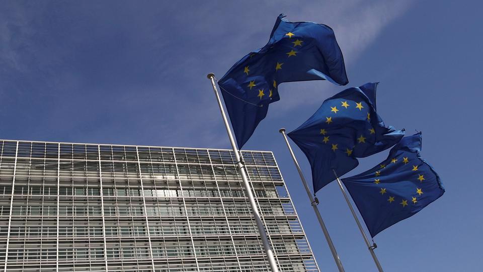 Một số nước thành viên EU đang tìm kiếm các giải pháp miễn trừ trong đề xuất cấm vận dầu mỏ Nga. Ảnh: Reuters