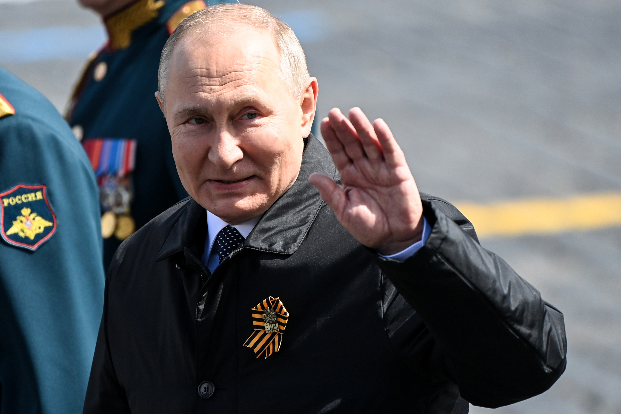Tổng thống Nga Vladimir Putin tại Quảng trường Đỏ trong Duyệt binh Chiến thắng ở Moskva hôm 9/5. Ảnh: AFP.