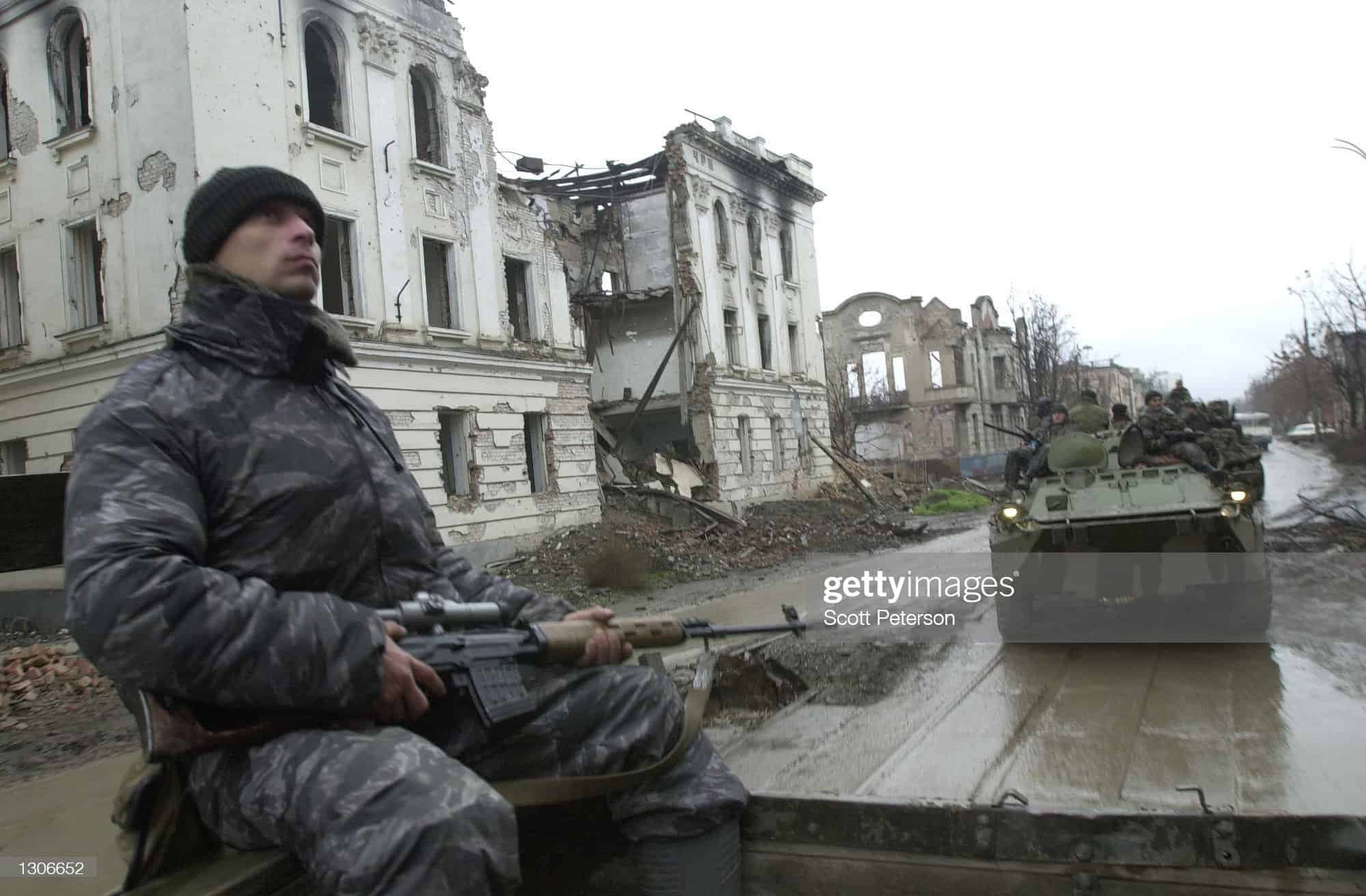 Quân Nga một lần nữa trở lại Chechnya trong một chiến dịch quân sự năm 1999. Ảnh: Getty Images