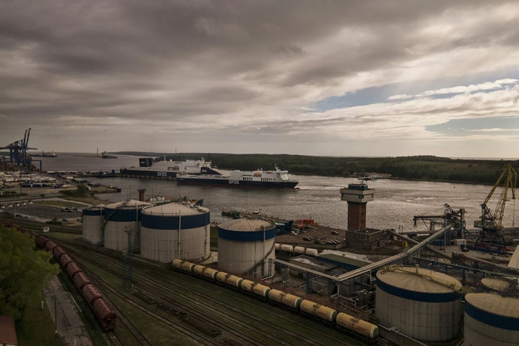 Cảng Klaipeda ở Litva. Ảnh: NY Times.