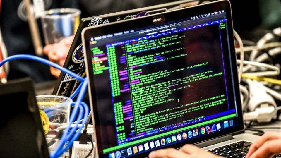 Màn hình máy tính của một người đang làm việc trong sự kiện Diễn đàn An ninh mạng Quốc tế lần thứ 11 tổ chức tại Lille, Pháp, tháng 1.2019. Ảnh: AFP
