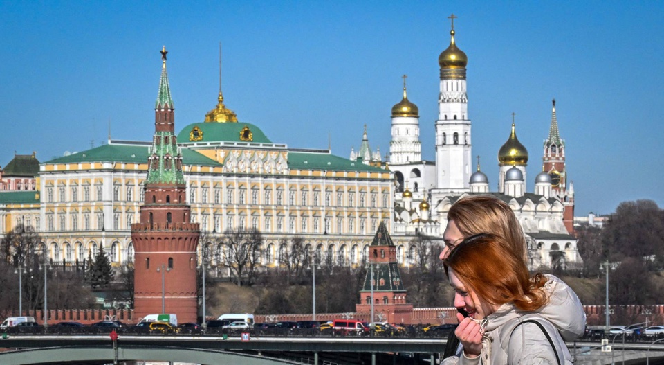 Hàng loạt lệnh trừng phạt từ phương Tây khiến Moscow không thể trả lãi suất trái phiếu cho các nhà đầu tư bằng USD hay euro. Ảnh: AFP.