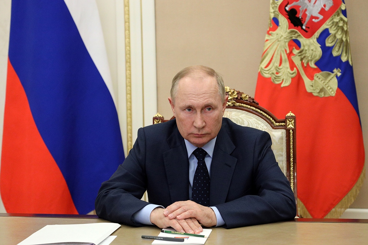 Tổng thống Nga Putin dự cuộc họp trực tuyến ở Moskva ngày 9/8. Ảnh: AFP.
