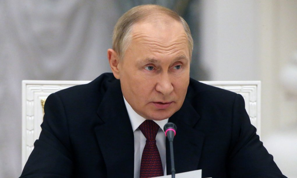 Tổng thống Putin họp với các lãnh đạo ngành công nghiệp quốc phòng Nga ở Moskva hôm 20/9. Ảnh: AFP.