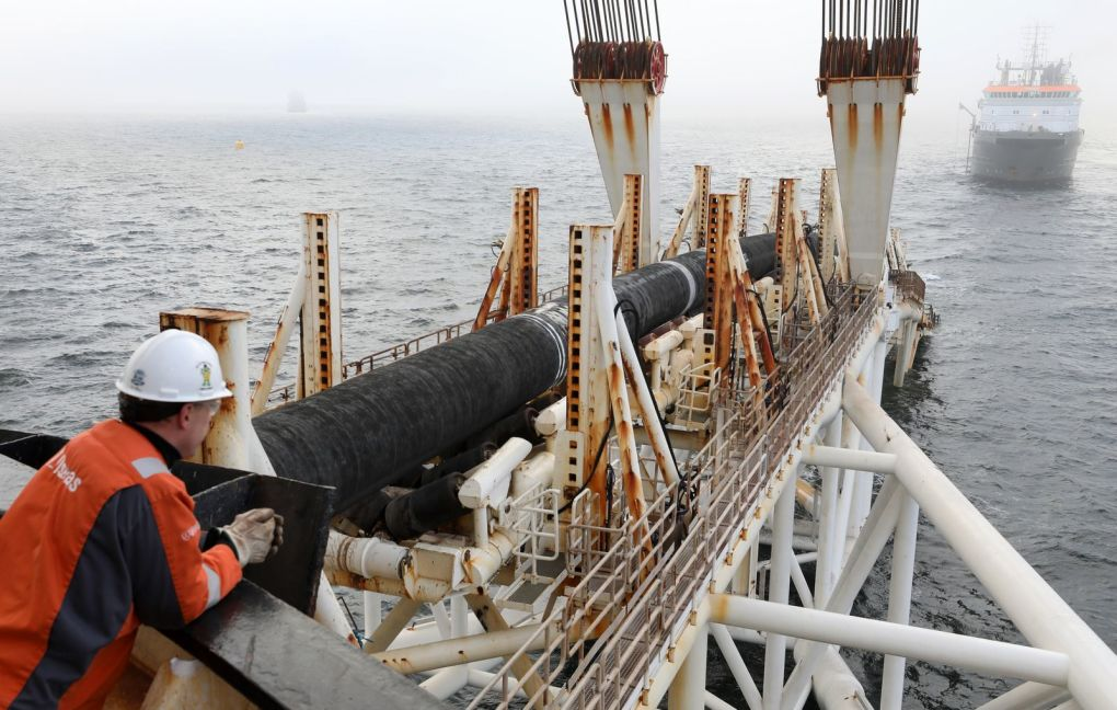 Công nhân lắp đặt đường ống Nord Stream 2 năm 2018. Ảnh: DPA.